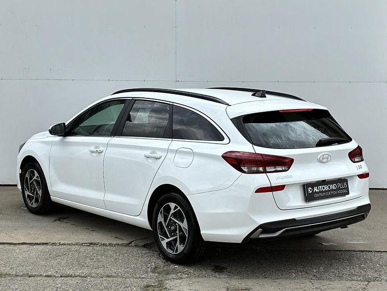 Hyundai i30 1.5 CVVT 71kW Style - fotka 7 z 21