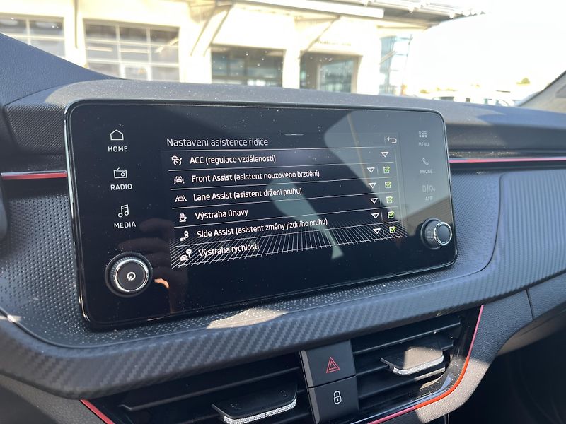 Škoda Kamiq 1.0TSi DSG MONTE CARLO 85kW - fotka 17 z 22