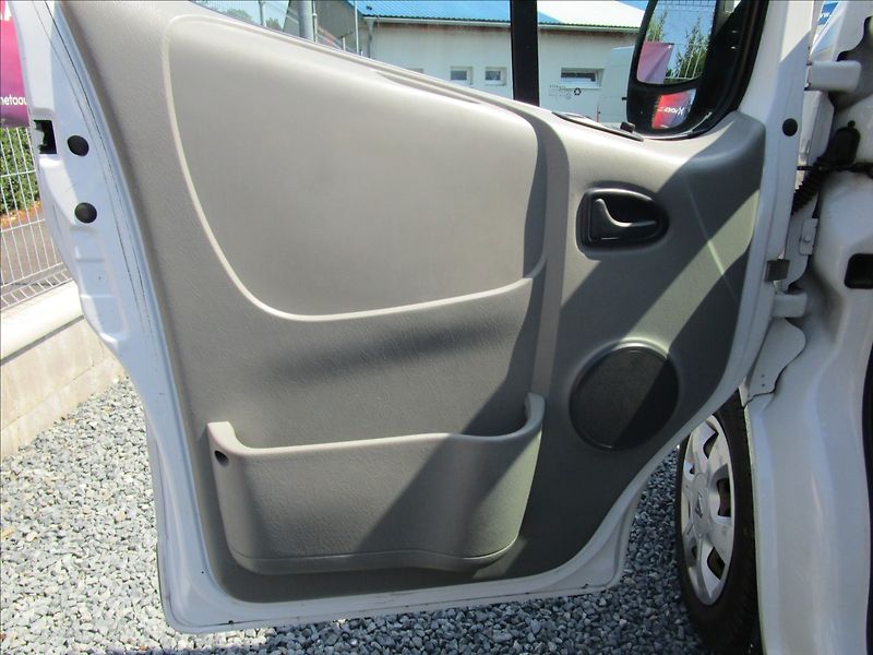 Renault Trafic 2.0dCi 115 Passenger, 9 míst - fotka 15 z 41