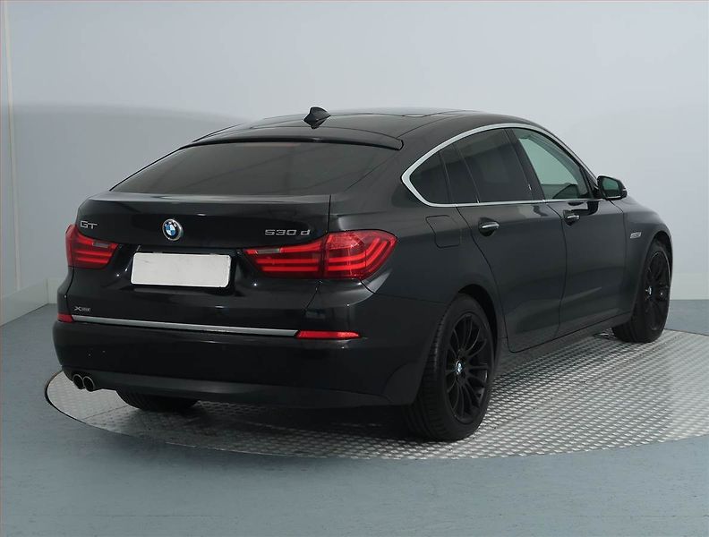 BMW Řada 5 (2013) 530d xDrive GT, 4X4, Automat - fotka 5 z 14