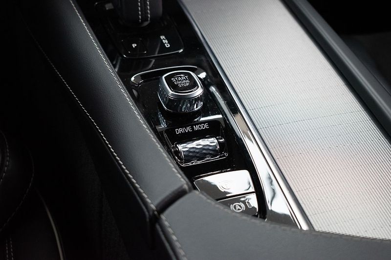 Volvo XC90 B5 AWD R-DESIGN*POLESTAR CHIP* - fotka 23 z 46