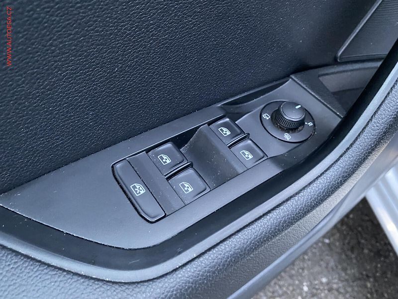 Škoda Superb (2016) 2.0 TDi, ČR, SportLine, DSG - fotka 13 z 17