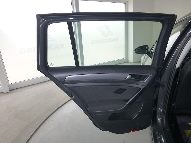 Volkswagen Golf (2014) 1,6TDI*NAVI*TAŽNÉ**ALU**PARK.S - fotka 15 z 26
