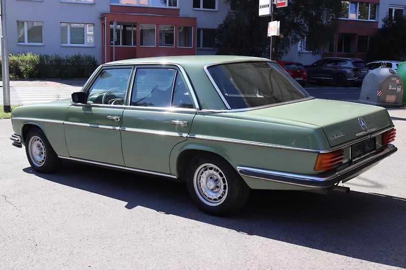 Mercedes-Benz 115 W115 230.4 manuál - fotka 14 z 50