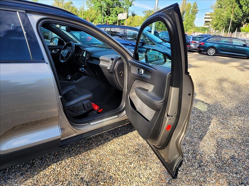 Volvo XC40 T4 Recharge,R-design kůže - fotka 8 z 43