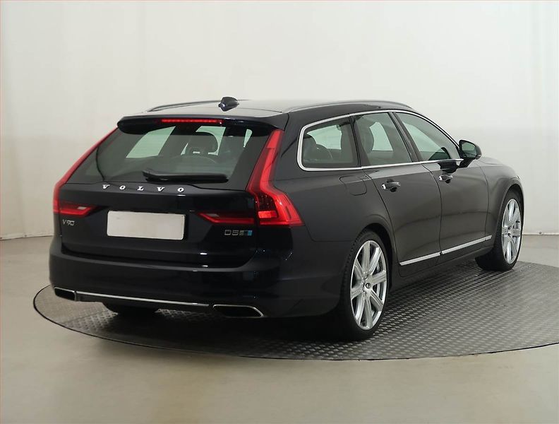 Volvo V90 (2016) D5 AWD, 4X4, Automat - fotka 5 z 21