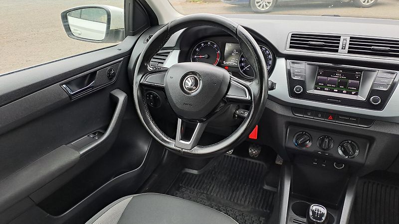 Škoda Fabia 1.0 TSI70 Ambiente+ - fotka 15 z 27