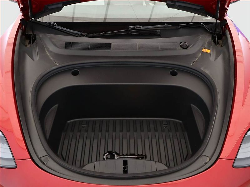 Tesla Model 3 (2022) Performance 79kWh, SoH 96% - fotka 21 z 23