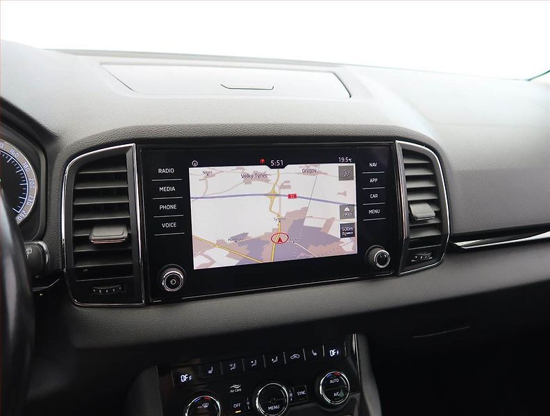 Škoda Karoq (2019) 1.6 TDI, Automat, Navi - fotka 16 z 25