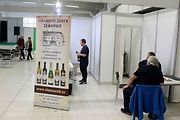 V pátek začal na lyském výstavišti víkend provoněný benzinem.