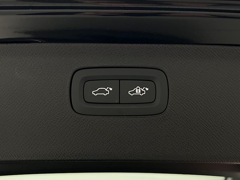 Volvo XC90 T8 AWD RECHARGE PLUS DARK AUT - fotka 45 z 48
