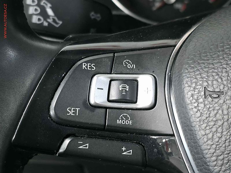 Volkswagen Passat (2018) 2.0TDi, ČR, DSG, navi, LED - fotka 15 z 21