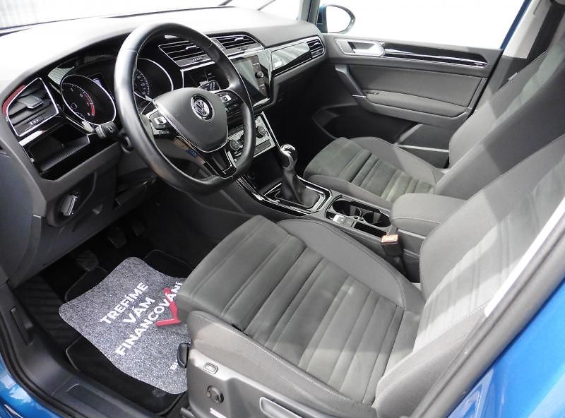 Volkswagen Touran 1.5 TSi Highline Navi - fotka 9 z 17