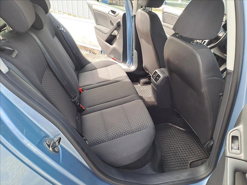 Volkswagen Golf 1,4 MPI KLIMA - fotka 7 z 14