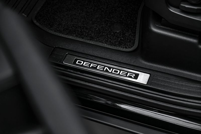Land Rover Defender SE X-Dynamic,V6 D200, Meridian - fotka 17 z 21