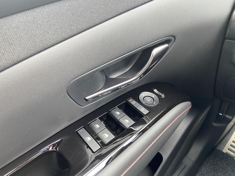 Hyundai Tucson 1.6 T-GDi 118kW DCT AWD N-Line - fotka 13 z 20