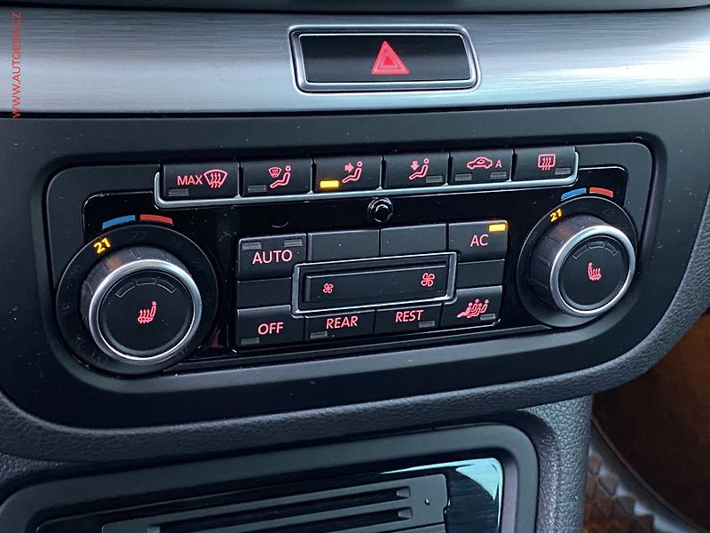 Volkswagen Sharan (2011) 2.0 TDi, Highline, navi - fotka 18 z 20