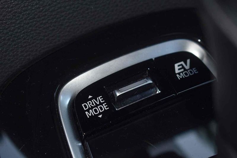 Modernizovaná Toyota Corolla TS se dobře cítí i na venkovských silnicích