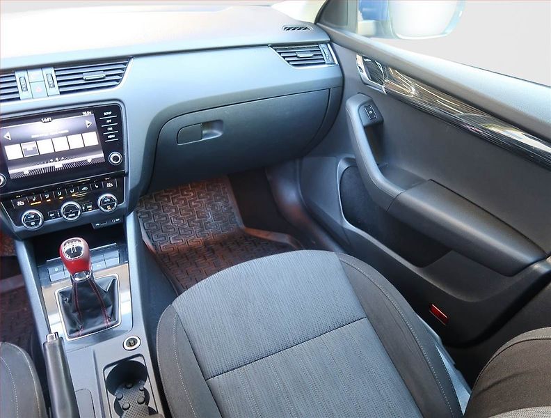 Škoda Octavia (2017) 1.6 TDI, Tempomat - fotka 8 z 18