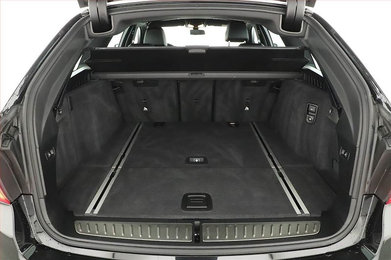 BMW Řada 5 (2020) 520d xDrive - fotka 19 z 21