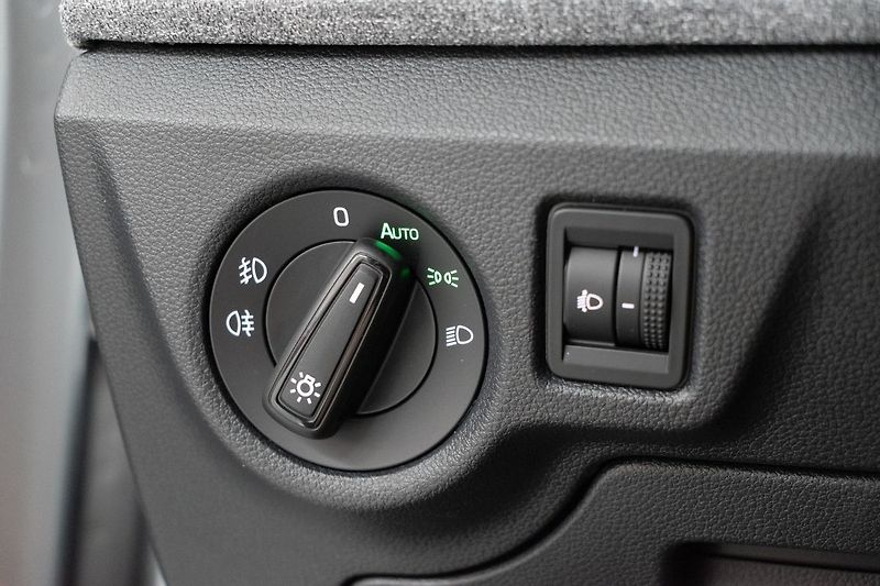 Škoda Kamiq 1.0 TSI BLACK DOTS*ZÁRUKA*DPH - fotka 15 z 36