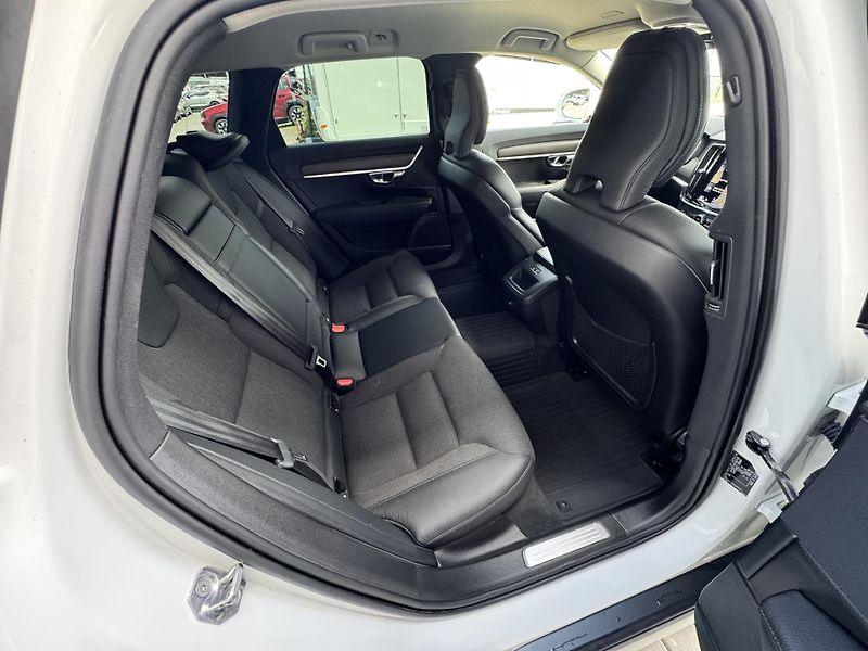 Volvo V90 CC D4 AWD/TZ/pneu REZERVACE - fotka 21 z 50