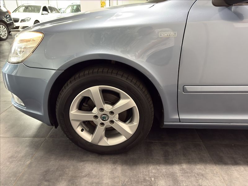 Škoda Octavia 1,4   TSI 90KW 1.MAJ FAMILY - fotka 30 z 37