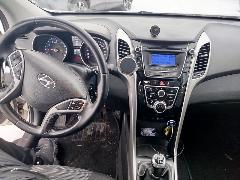 Hyundai i30 - fotka 2 z 25