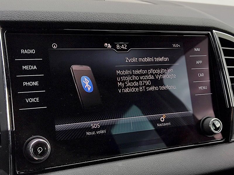 Škoda Karoq (2021) Ambition 2,0 Tdi 85 kw DSG - fotka 12 z 36