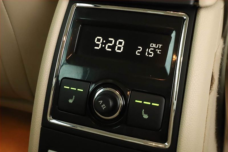 Škoda Superb (2009) 3.6 FSI V6, 4X4, Automat - fotka 15 z 19