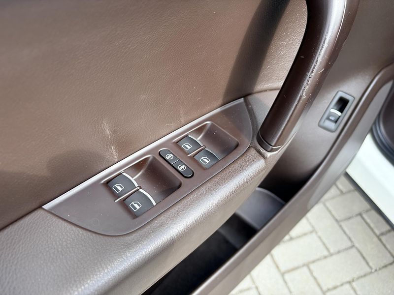Volkswagen Touareg 3.0TDI V6 DSG 4x4 VZDUCH - fotka 11 z 56