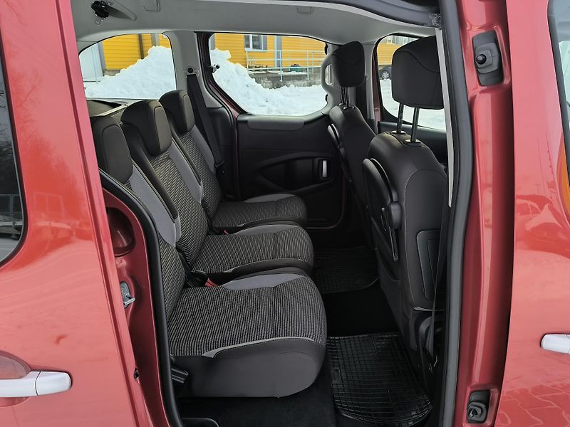 Peugeot Partner Tepee (2010) 1.6 HDi SERVISKA,DOLOŽENÉ KM - fotka 15 z 32