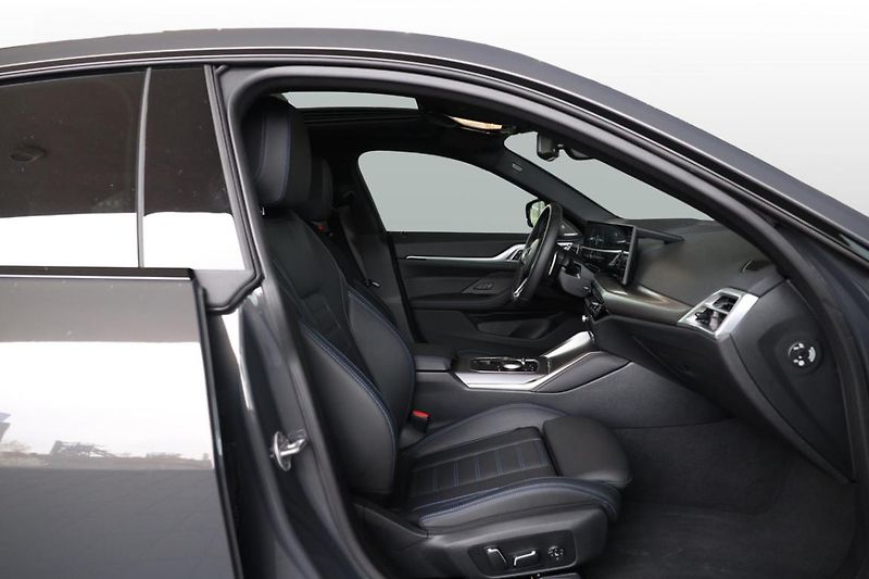 BMW Řada 4 M440i xDrive Gran Coupé - fotka 22 z 28