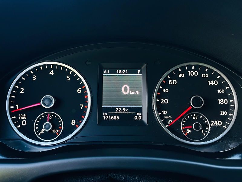 Volkswagen Tiguan 2.0TSI 4x4 AUTOMA KAMERA TAŽNÉ - fotka 42 z 44