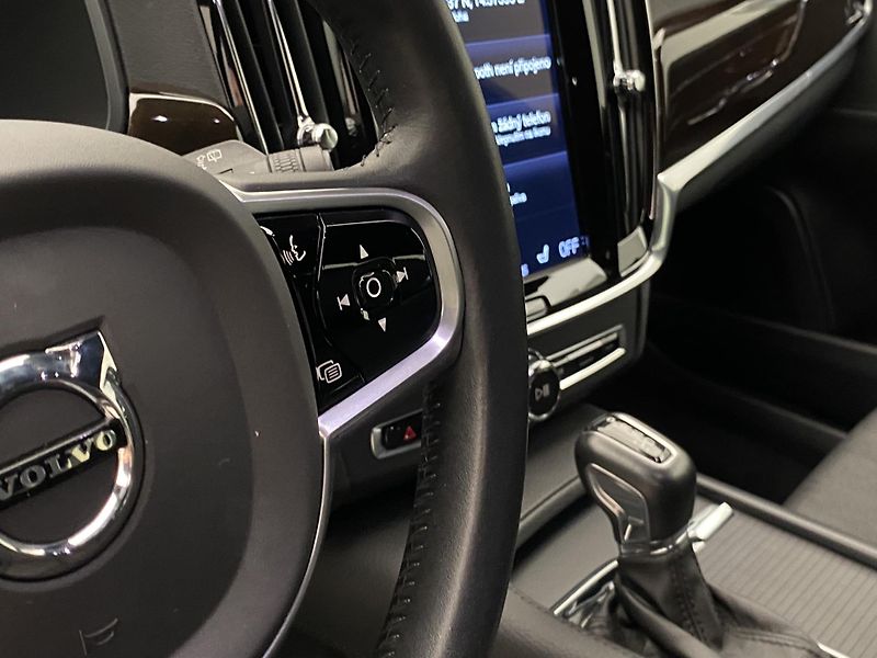 Volvo V90 D4 MOMENTUM AUT - fotka 21 z 39