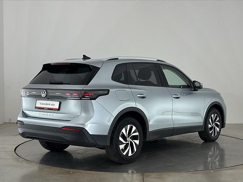 Volkswagen Tiguan People DSG - fotka 2 z 31