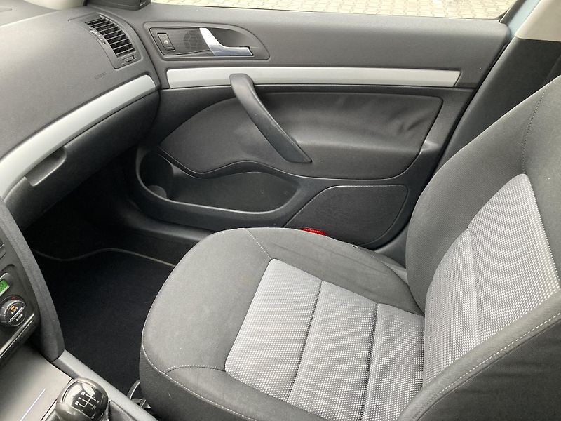 Škoda Octavia (2006) Combi 1,9 TDI, tažné, serviska - fotka 16 z 21
