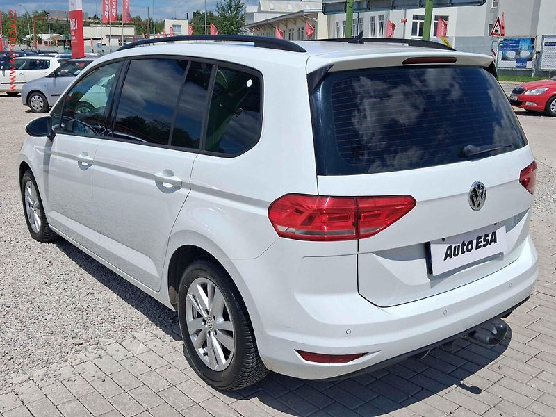 Volkswagen Touran (2019) 2.0TDi, DSG, navi, AC, TZ - fotka 6 z 23