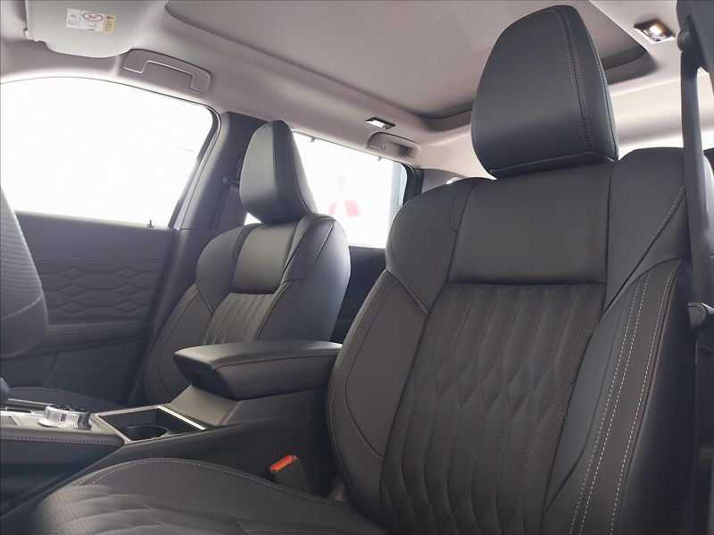 Mitsubishi Outlander (2026) 2.4 PHEV  INSTYLE - fotka 6 z 8