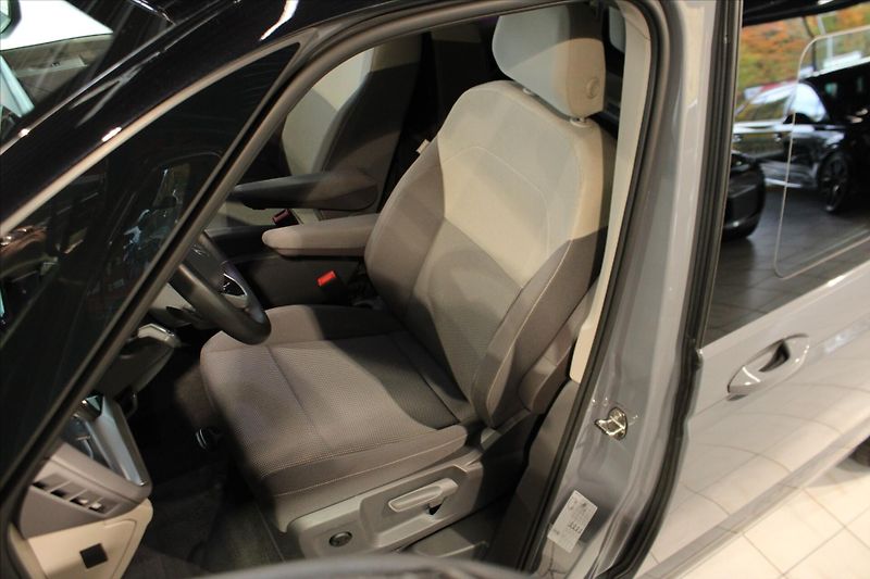Volkswagen Multivan T7 TDi DSG Edition ACC/NezTop/ - fotka 8 z 38