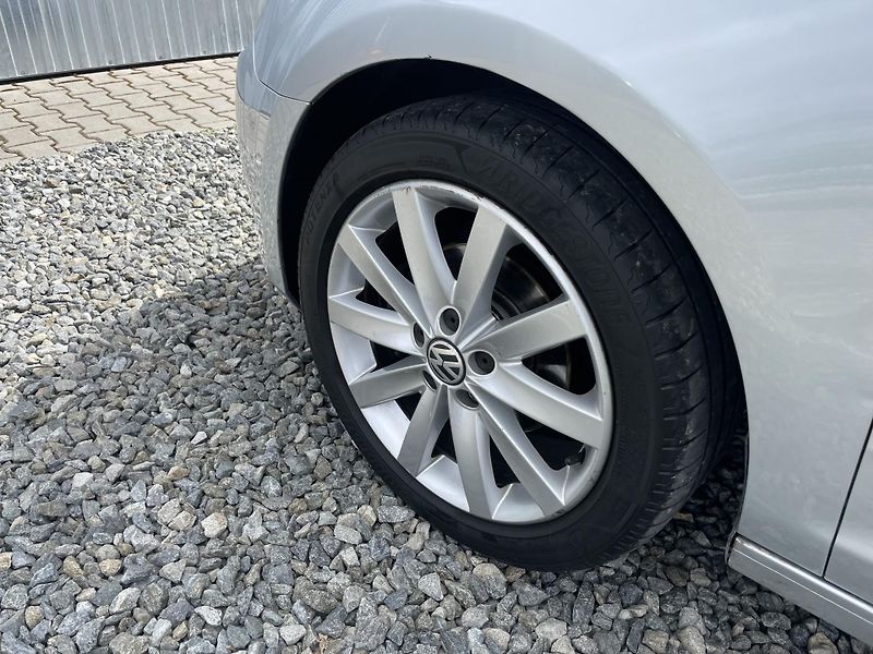 Volkswagen Golf 1.6TDi 105PS  6 HIGHLINE TOP!! - fotka 28 z 176