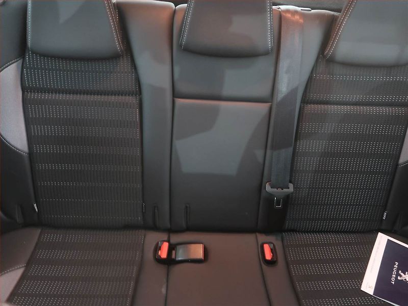 Peugeot 2008 (2016) Allure 1.2 PureTech, Automat - fotka 10 z 23