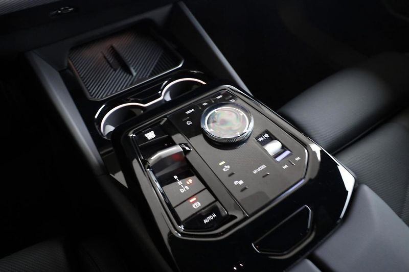 BMW Řada 5 540d xDrive Touring - fotka 10 z 28