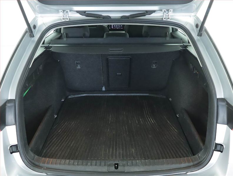 Škoda Octavia (2023) Ambition 2.0 TDI, ČR,1.maj - fotka 13 z 15