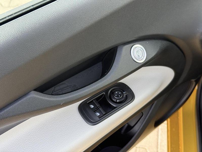 Fiat 500 (2026) Hybrid La Prima Hatchback 1.0  - fotka 13 z 24