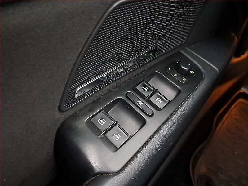 Škoda Superb (2013) Elegance 2.0 TDI, 4X4, Navi - fotka 16 z 17