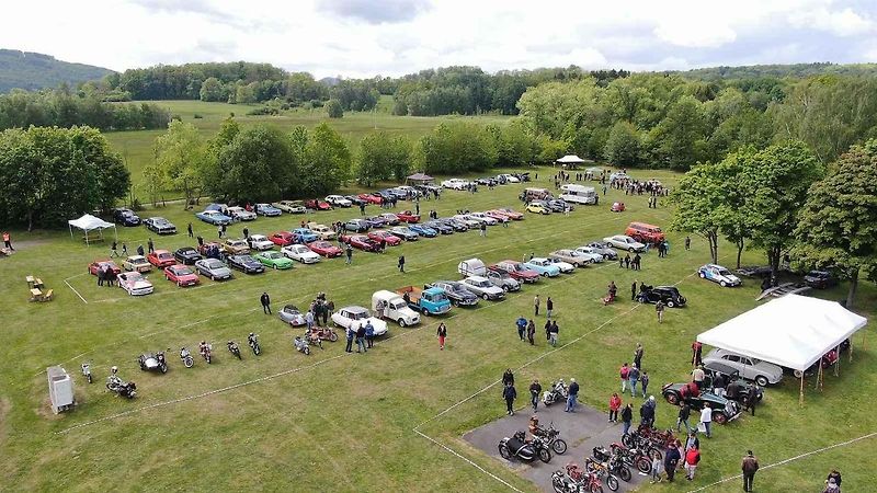 Ve Varnsdorfu se potkali majitelé několika desítek automobilových veteránů.