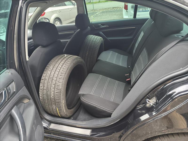 Škoda Superb 2,0 TDi - fotka 6 z 7