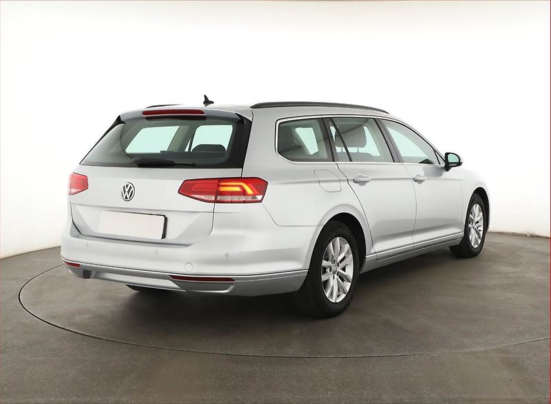 Volkswagen Passat (2016) 2.0 TDI, Navi, Tempomat - fotka 5 z 17