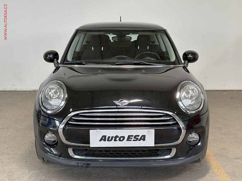 Mini Cooper (2015) 1.5i, Kůže, navi, +ALU - fotka 2 z 17